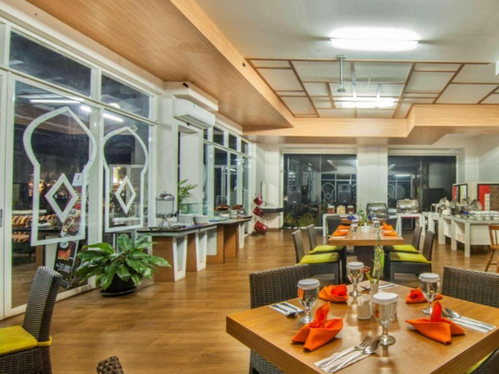The Rizen Hotel Кисаруа Екстериор снимка