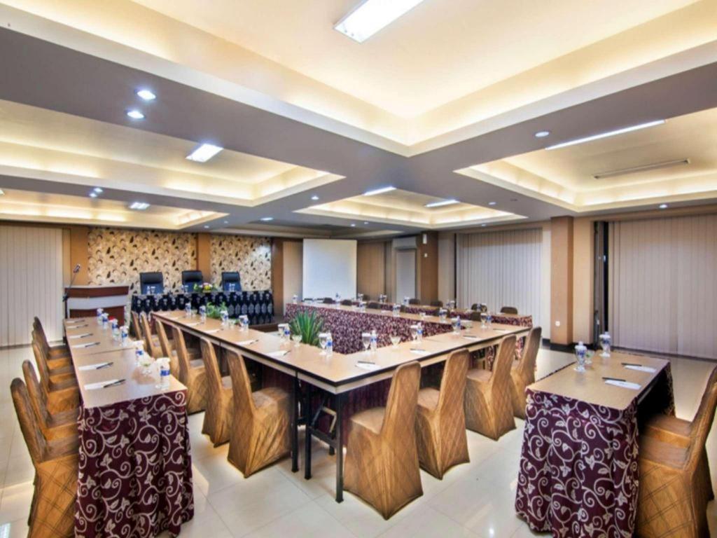 The Rizen Hotel Кисаруа Екстериор снимка